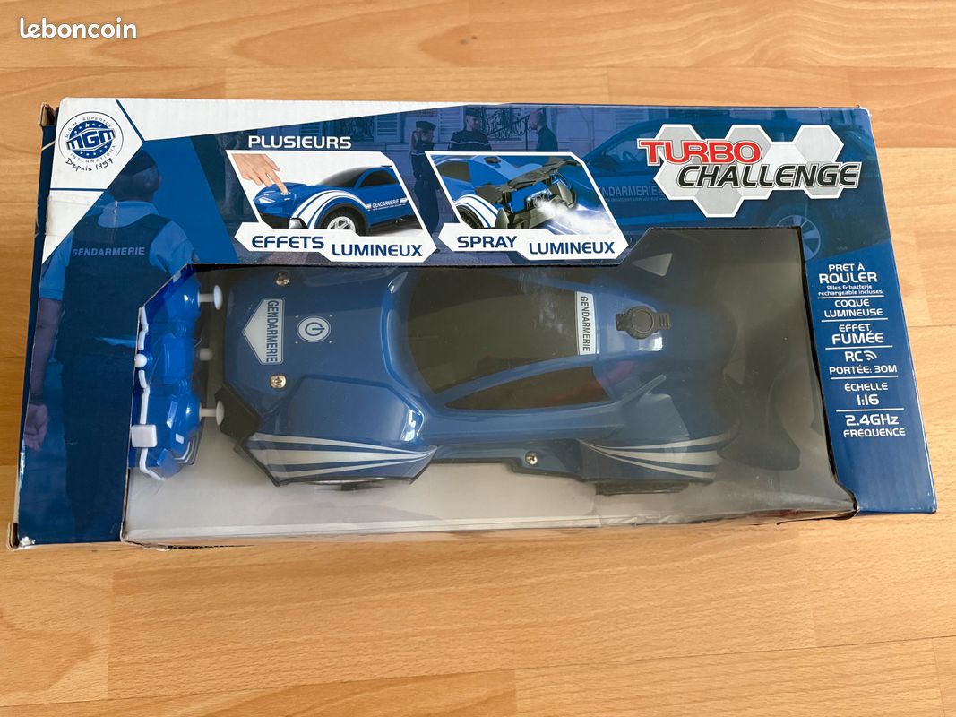 Voiture gendarmerie télécommandée (image 3)