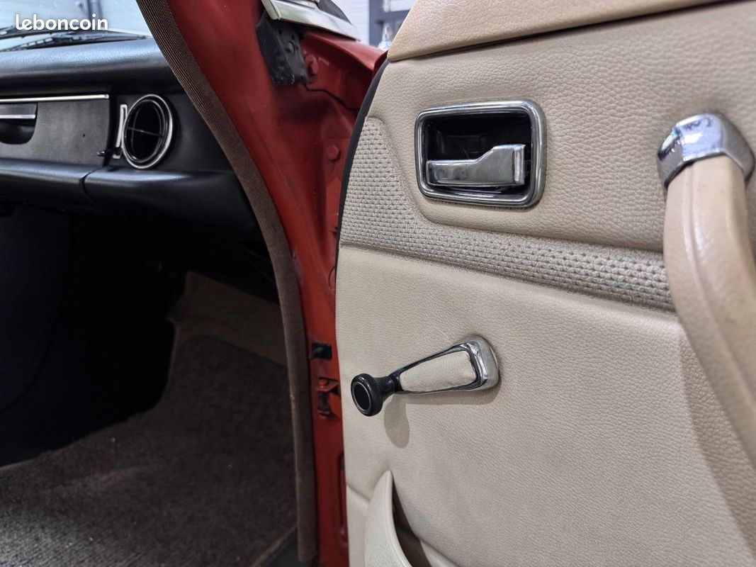 MERCEDES 200200 W114 / 95ch / DOSSIER HISTORIQUE / CUIR BEIGE / SUPERBE ETAT (image 23)
