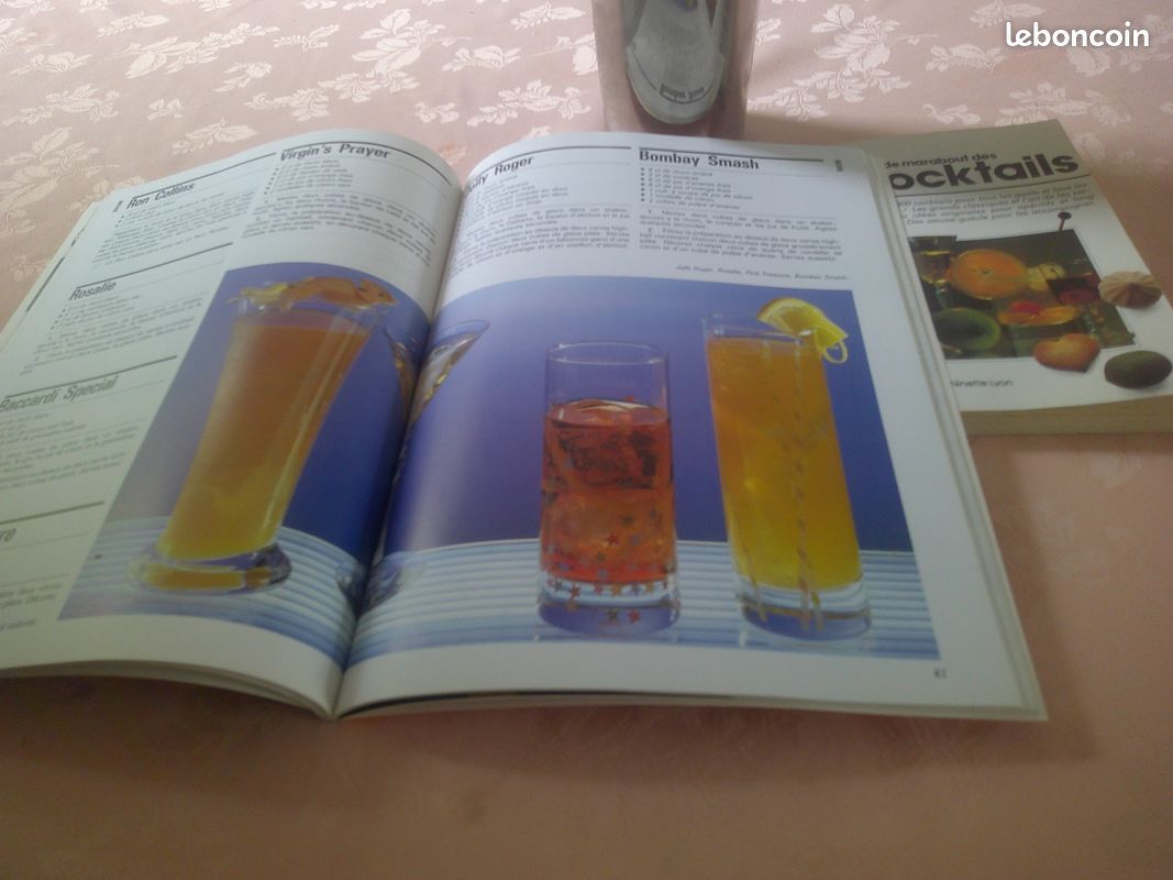 1 shaker 2 livres de recette cocktails 5 verres a pied (image 2)