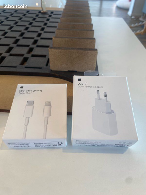 Chargeur iPhone (image 1)