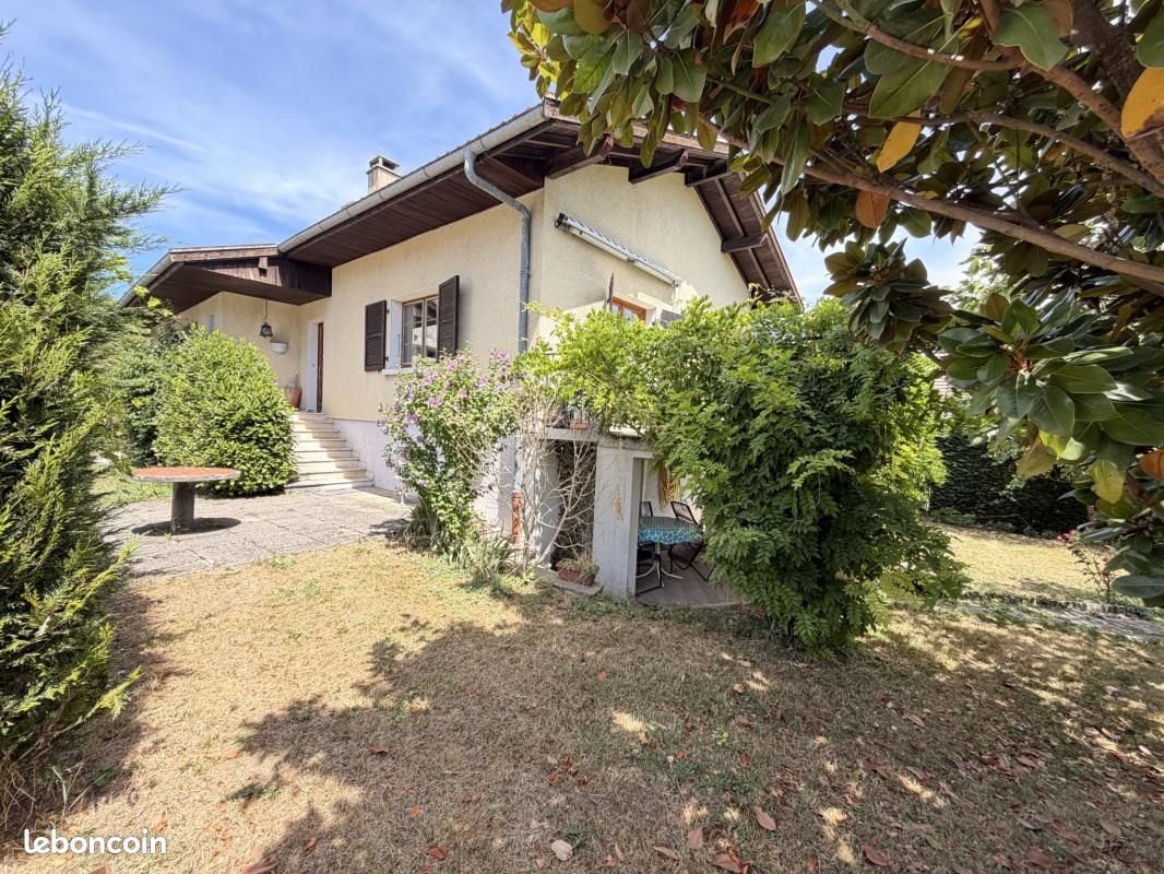 Maison 8 pièces 162 m² · à Vétraz-Monthoux · 162 m² · 560 000 €