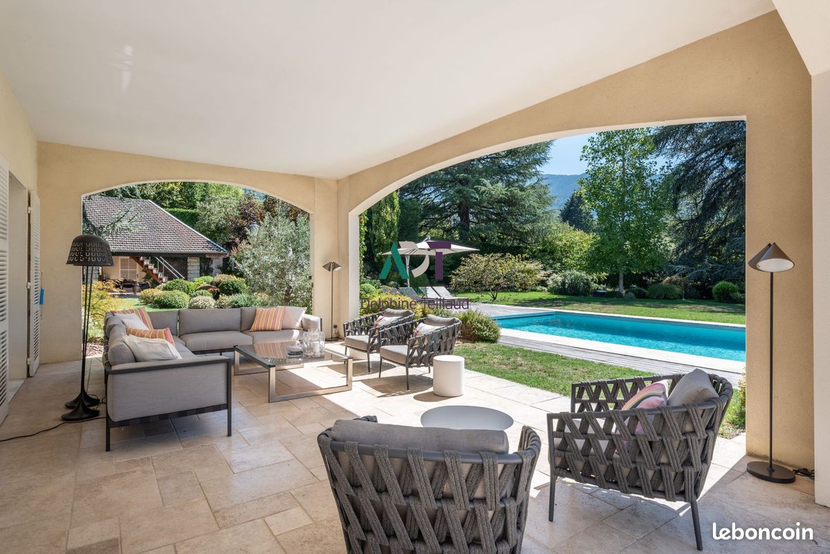 Maison 11 pièces 358 m² · à Saint-Martin-d'Uriage · 358 m² · 1 180 000 €