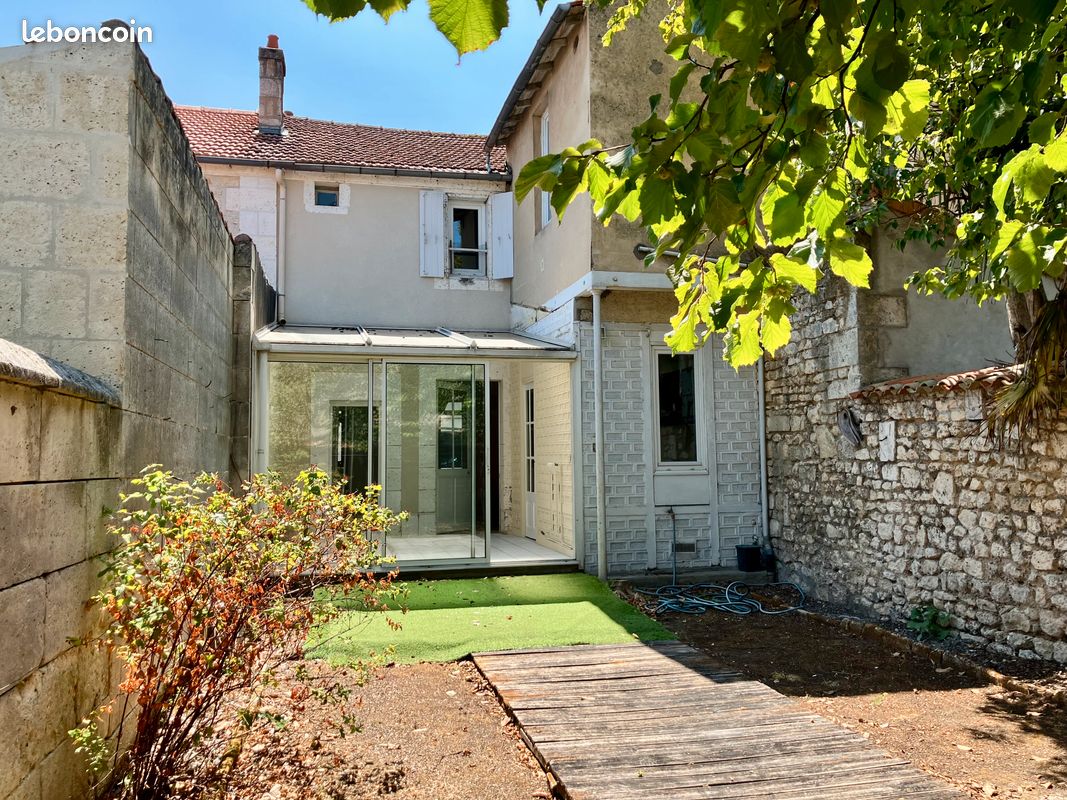 Maison 5 pièces 130 m² · à Angoulême · 130 m² · 840 €