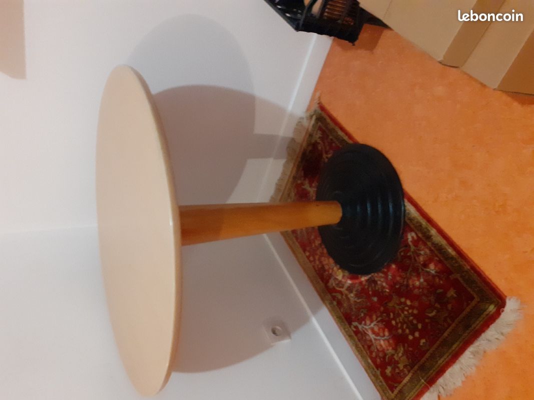 Table d'appoint très stable avec son pied en fonte (image 1)