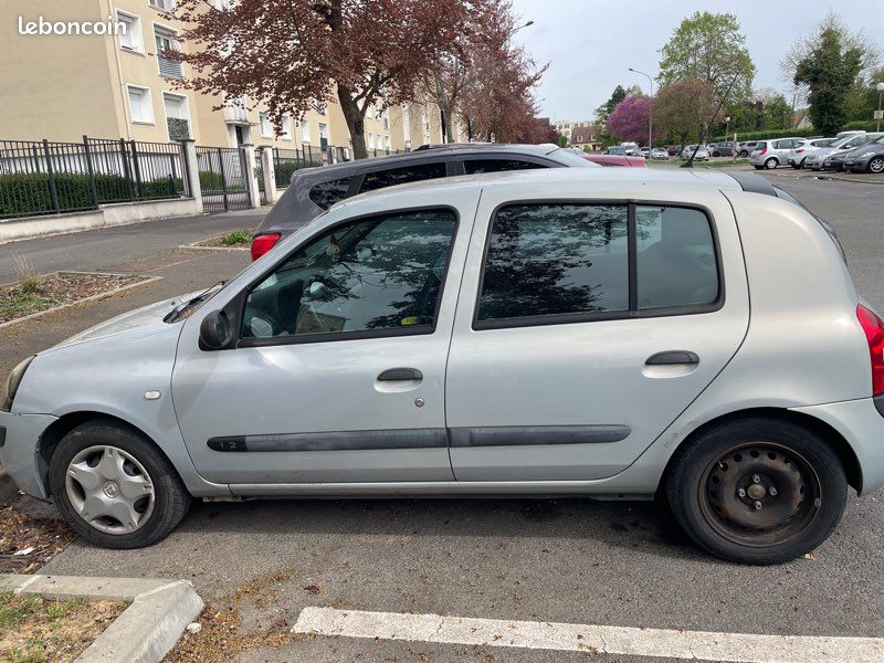 Renault Clio 2 Essence – 4 CV – Bon état (image 3)