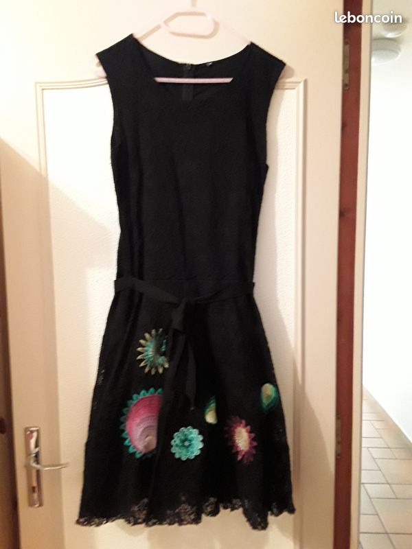 Robe Longue Femme Desigual Référence 17WWVW99 - Taille 40 Multicolore - Neuve Avec étiquette