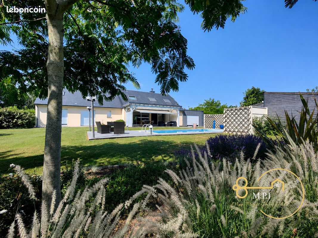 Maison 9 pièces 268 m² · à Cerisé · 268 m² · 597 000 €