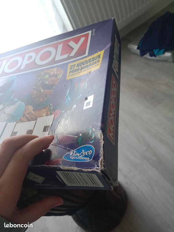 Monopoly Fortnite.Défaut au niveau de la boîte (image 2)