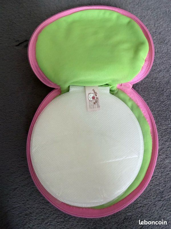 Range DVD Hello Kitty en velours Avec 3 DVD (image 2)