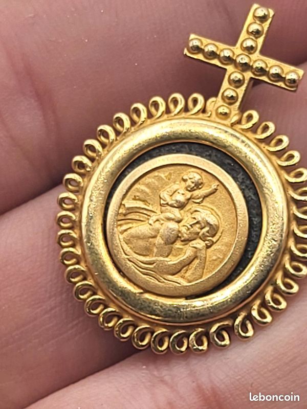Médaille plaqué or de Saint Benoît 16mm