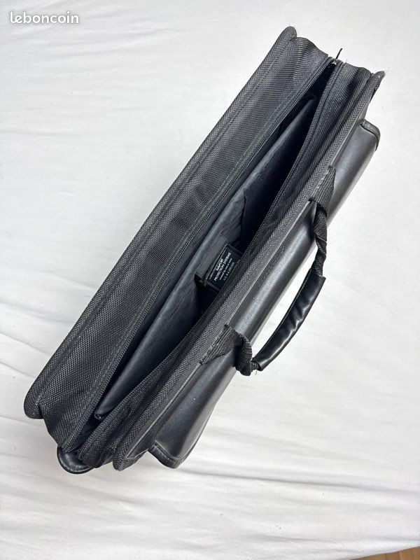 Sacoche Targus SafePORT pour PC portable 15 à 17 pouces – noire (WW80003) (image 5)