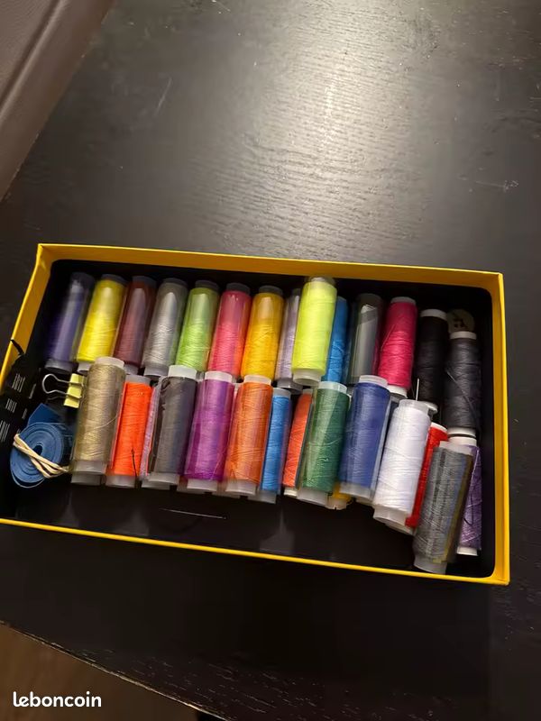 24 bobines de fils à coudre Polyester couleur assortie 200 mètres de
