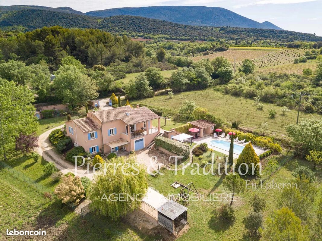 Maison 210 m² · à Villars · 210 m² · 774 000 €