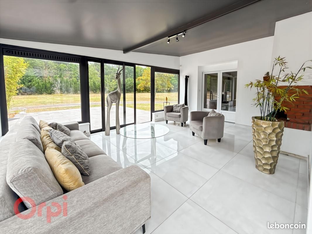 Maison 5 pièces 232 m² (image 1)