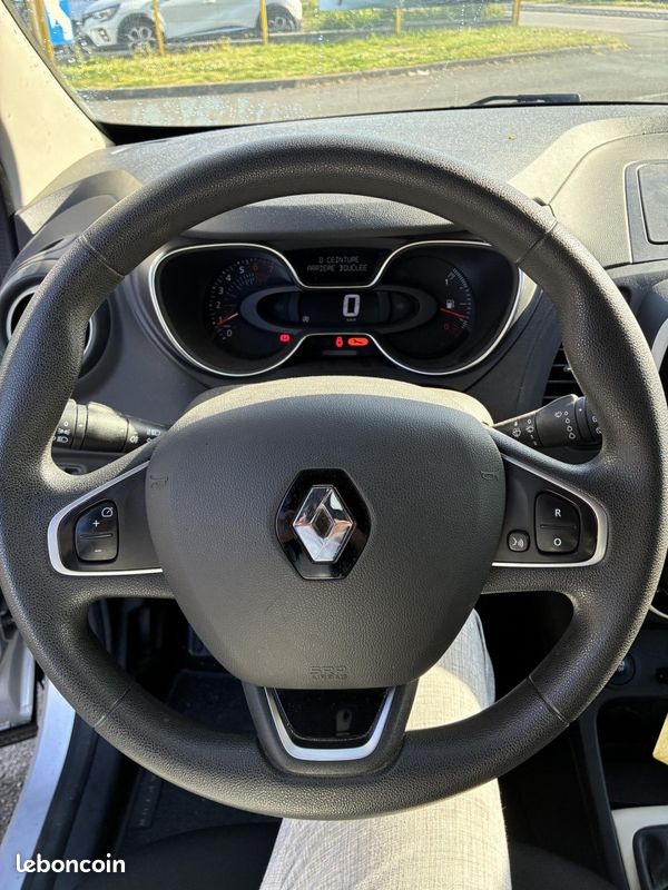 Renault Captur Life TCe 90 18 (image 18)