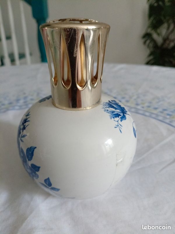 Ancienne lampe Berger en porcelaine et fleurs bleues (image 4)