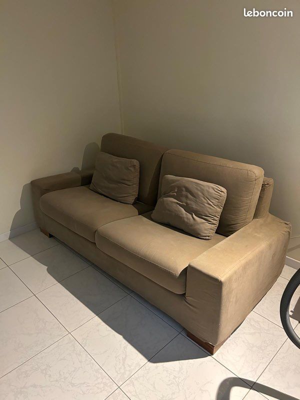 Canapé pour chambre à vendre urgent 🚨 (image 1)