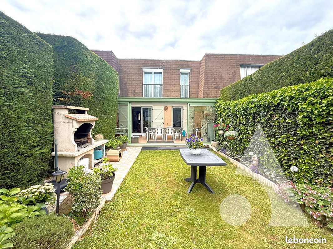 Maison 5 pièces 83 m² · à Fosses · 83 m² · 242 000 €