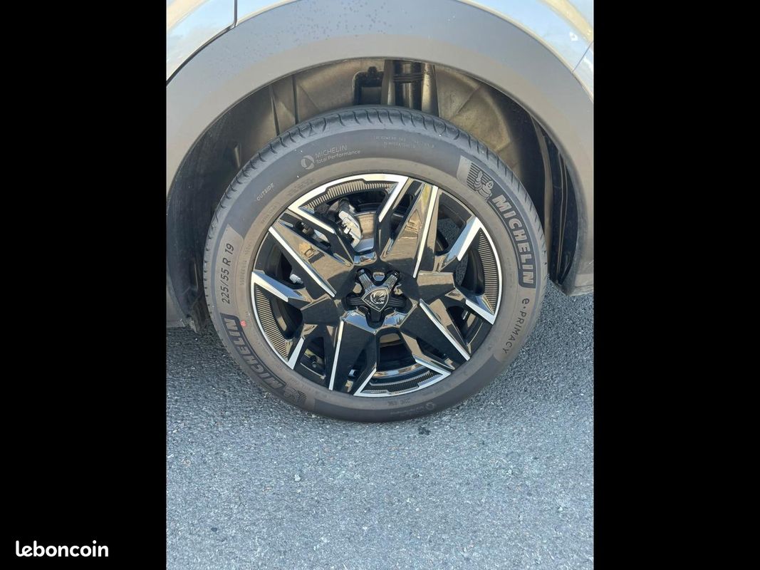 Peugeot 5008 Hybrid 145ch Allure e-DCS6 (image 17)