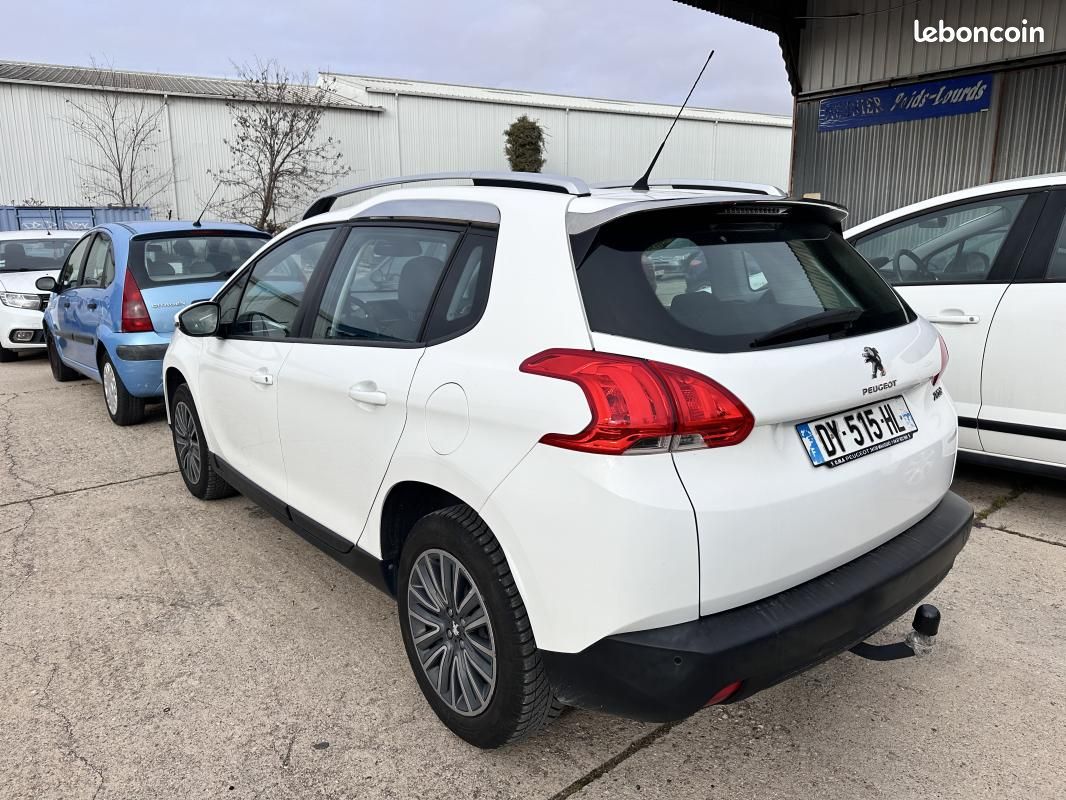 Peugeot 2008 1.2 82ch BVM5 Access (image 3)