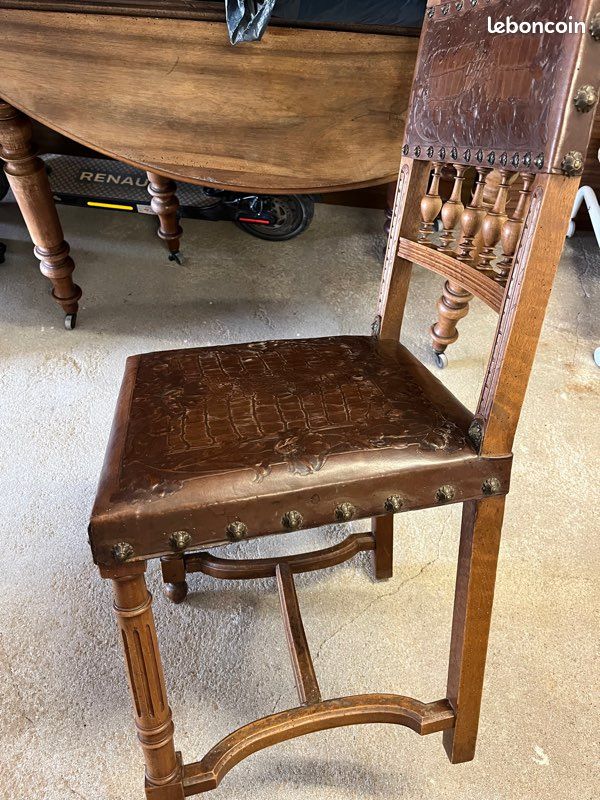 Chaise ancienne dessus cuir travaillée (image 4)