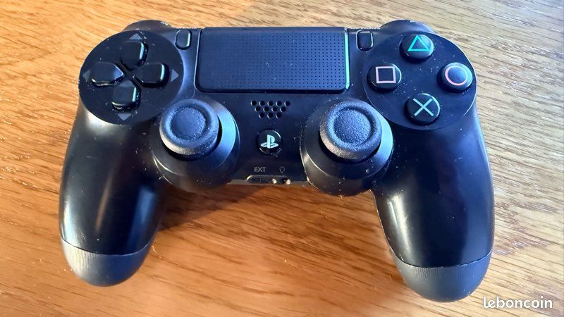 PlayStation 4 (image 2)