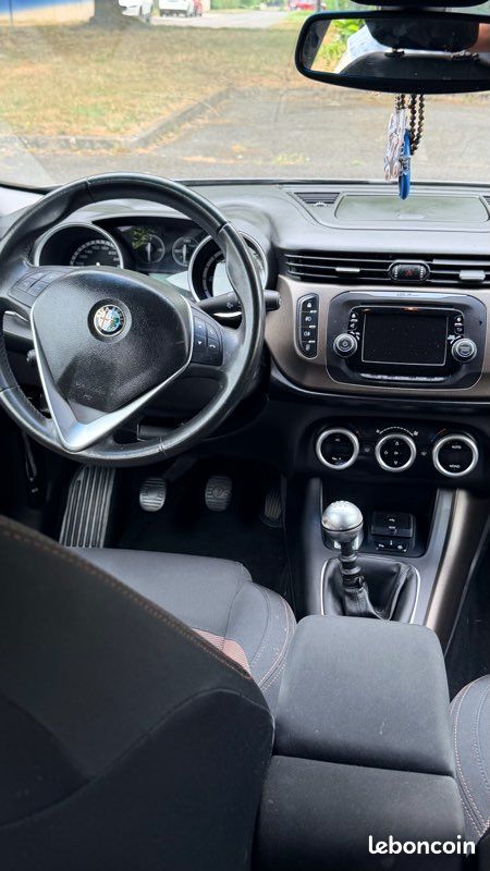 Alpha Romeo Giulietta (image 2)
