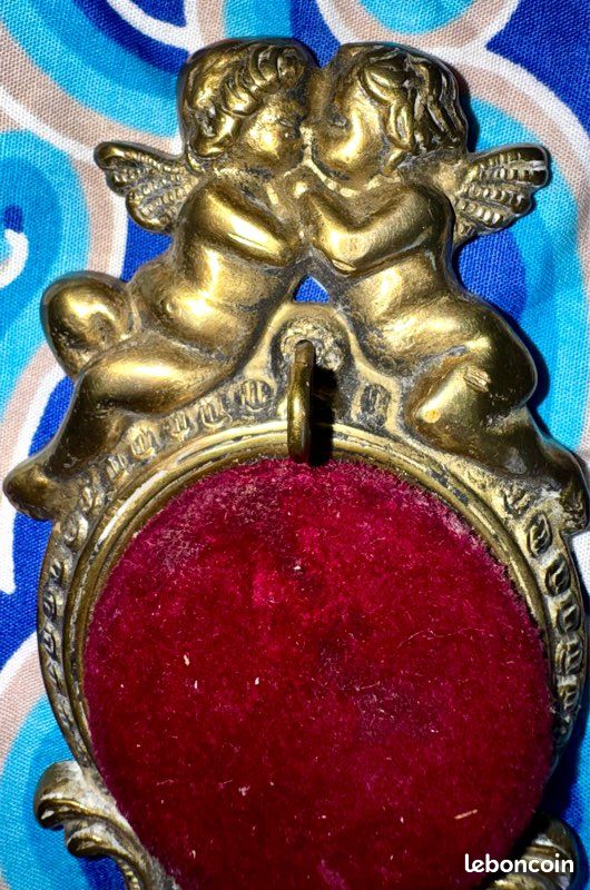 Rare Porte-Montre Gousset Ancien aux Angelots – Régule Doré – Style Louis XV Rococo – Belle Époque (vers 1890-1915 (image 6)