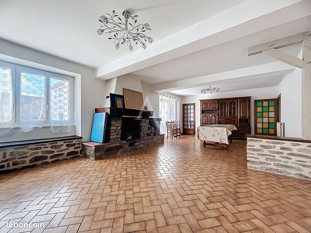 Maison 5 pièces 126 m² · à Segré-en-Anjou Bleu · 126 m² · 130 300 €