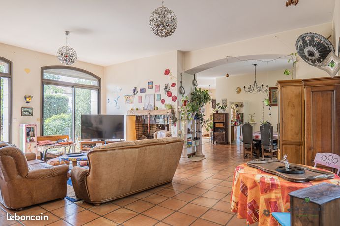 Maison 9 pièces 263 m²