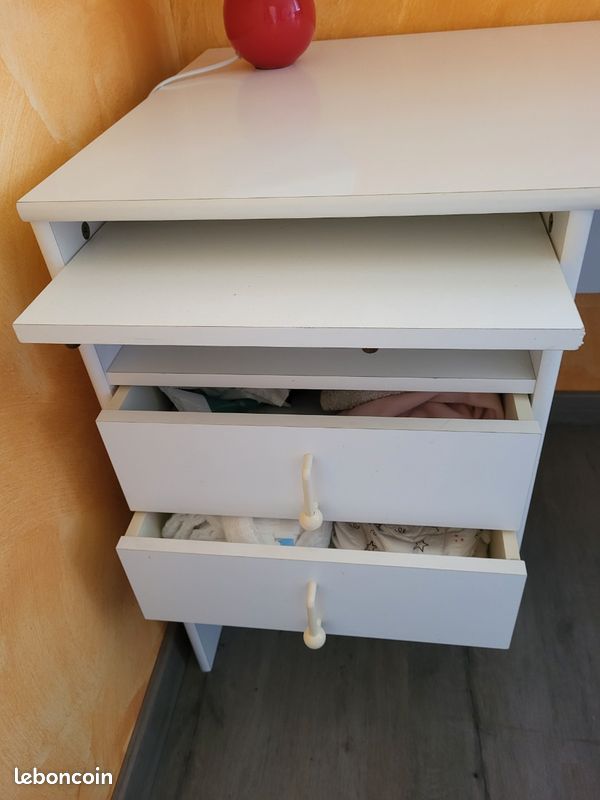 Bureau (image 2)