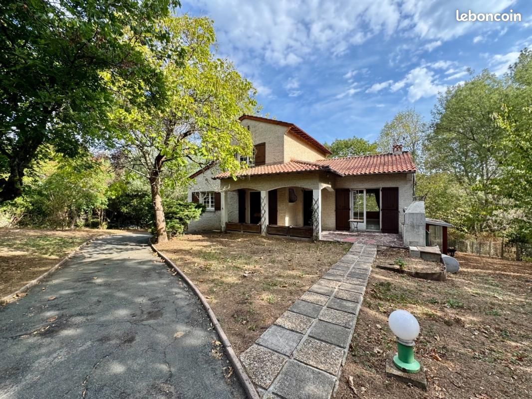 Maison 7 pièces 143 m² · à Castres · 143 m² · 259 000 €