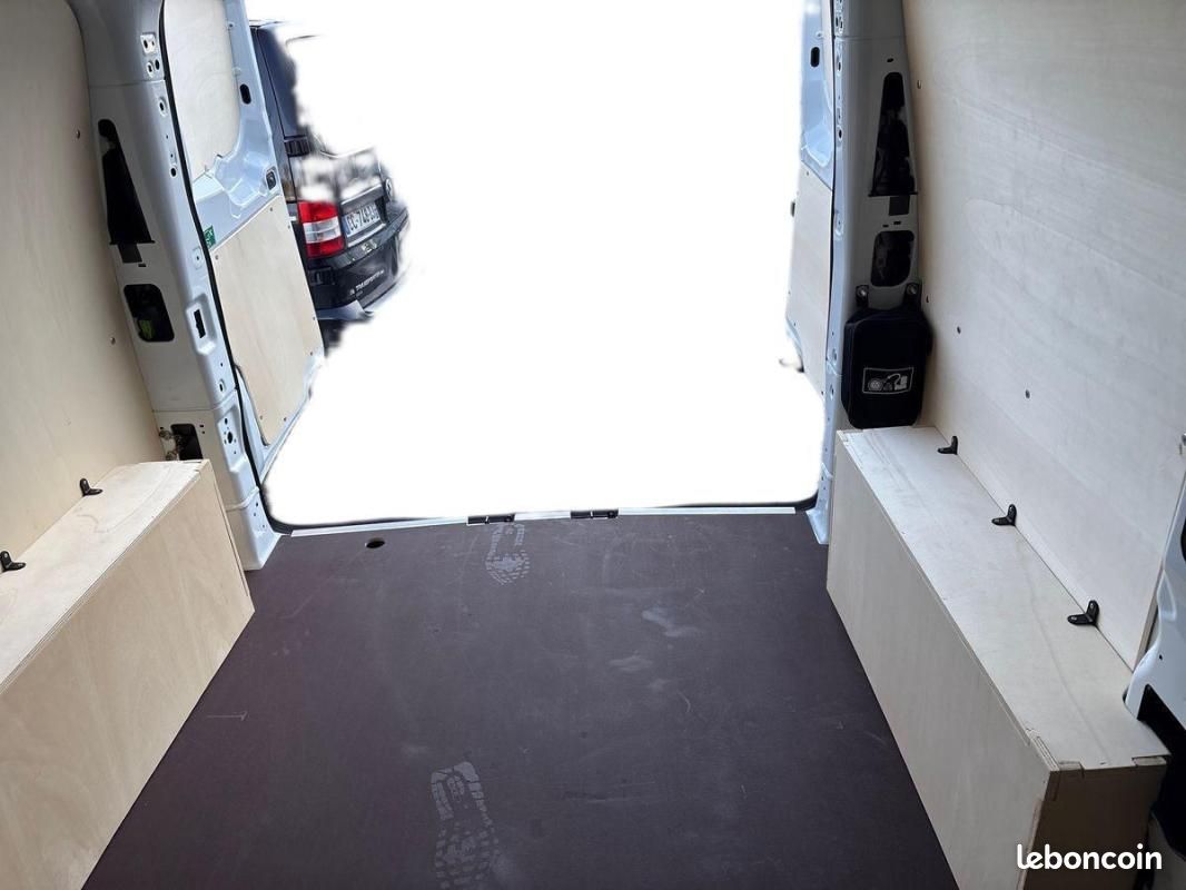 Volkswagen Transporter VAN TDI 170 CH BVA8 4M L1 (image 23)