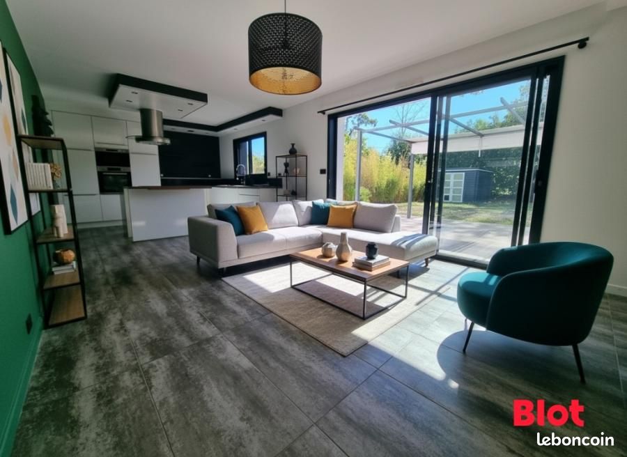 Maison 6 pièces 123 m² · à La Mézière · 123 m² · 448 000 €