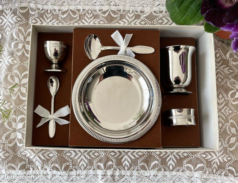 Coffret naissance assiette et cuillère a bouillie en argent