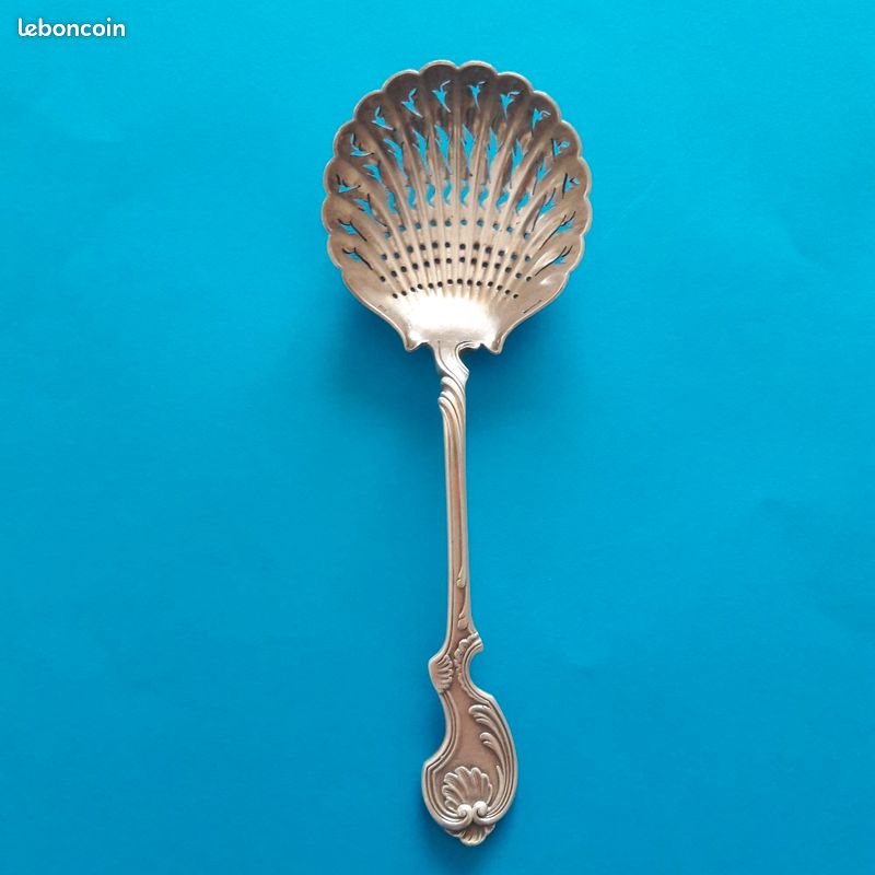 Belle et rare petite cuillère à saupoudrer Charles Christofle période Art Nouveau (image 1)
