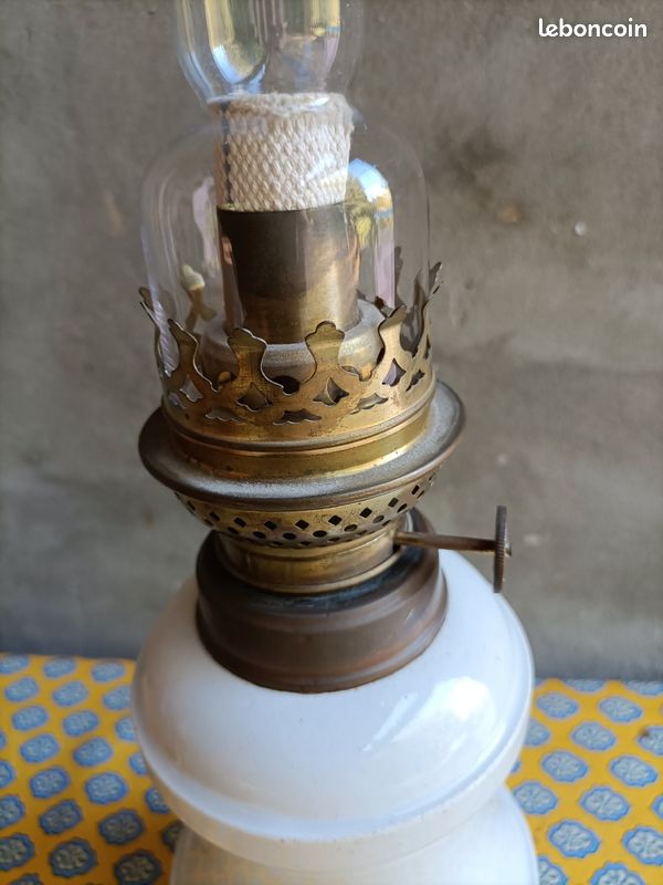 Lampe à pétrole ancienne (image 2)