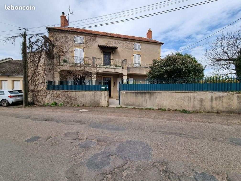 Maison 14 pièces 448 m² · à Marcigny · 448 m² · 240 000 €