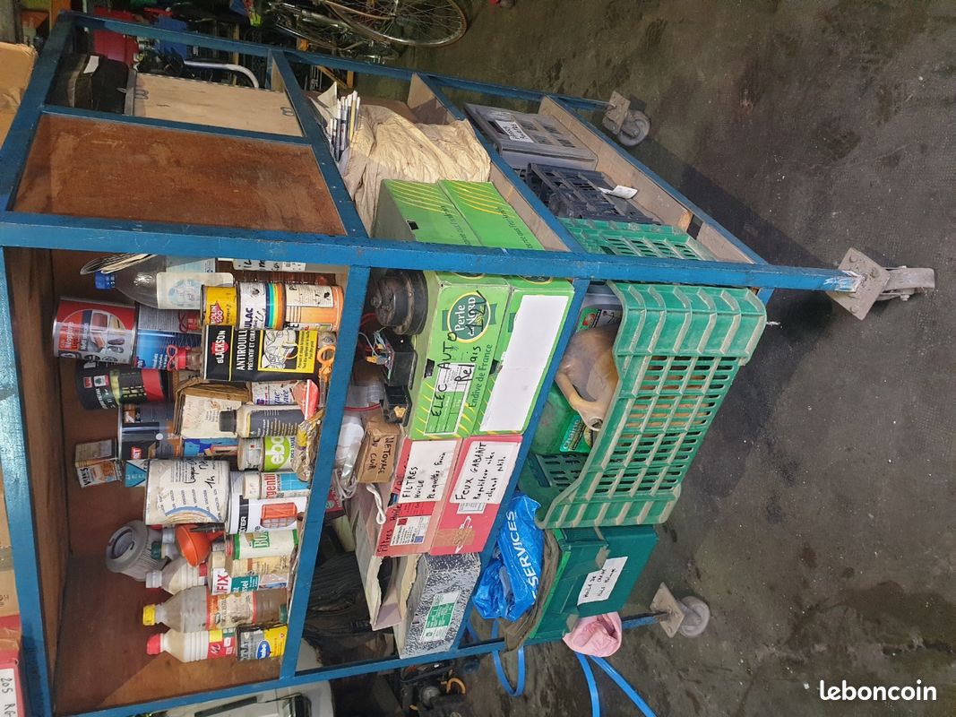 Vend illot etagere d'atelier 1m×1m h1,5m sur roulettes (image 3)