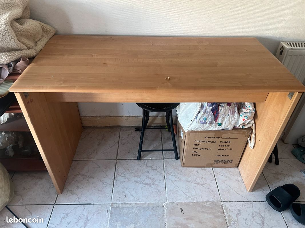 Bureau (image 1)