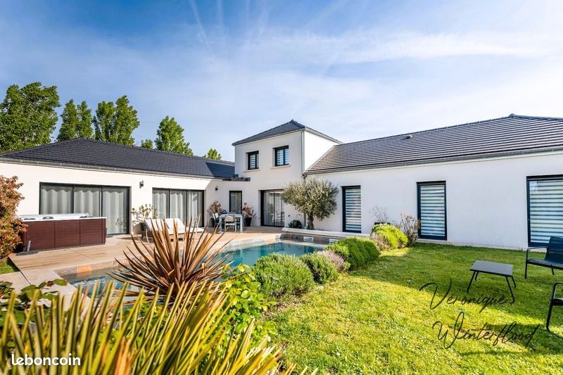 Maison 6 pièces 203 m² · à Grossoeuvre · 203 m² · 618 000 €