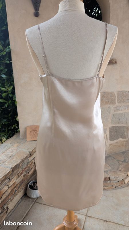 Robe Caroll Taille 42 / XL - Couleur Beige - Occasion En Très Bon état