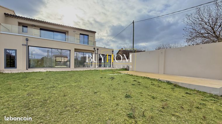 Villa 4 pièces 156 m²