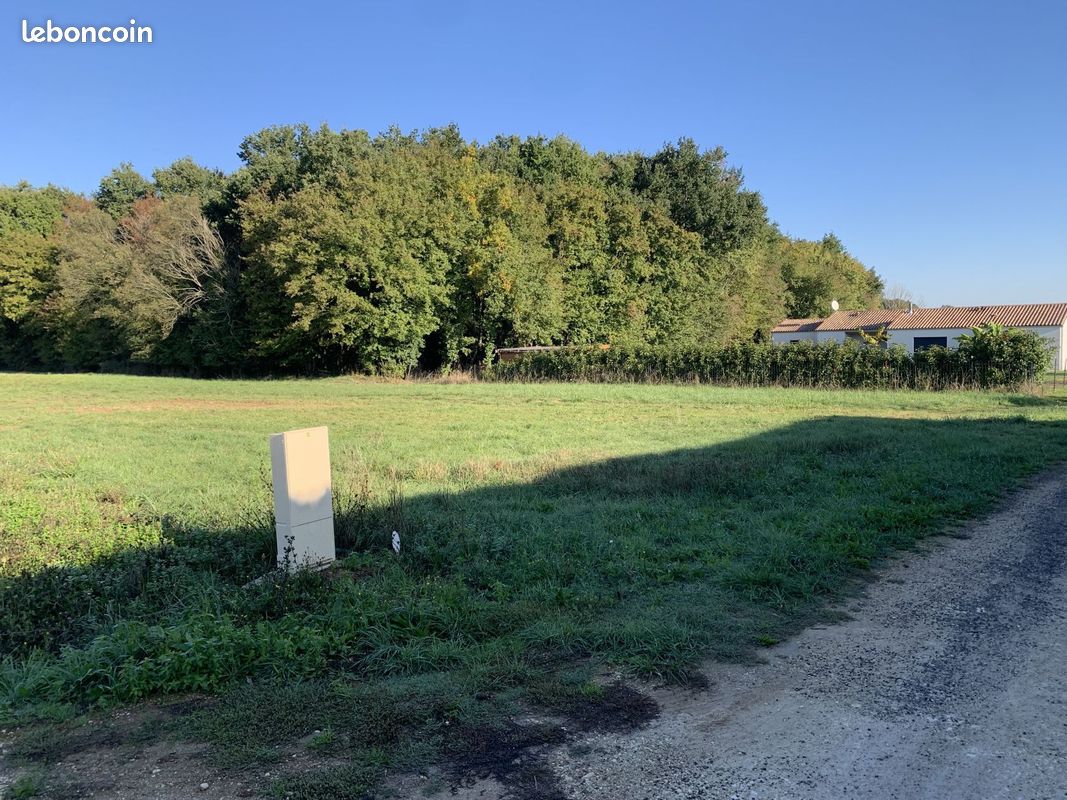 Terrain 1222 m² · à Mazerolles · 39 000 €