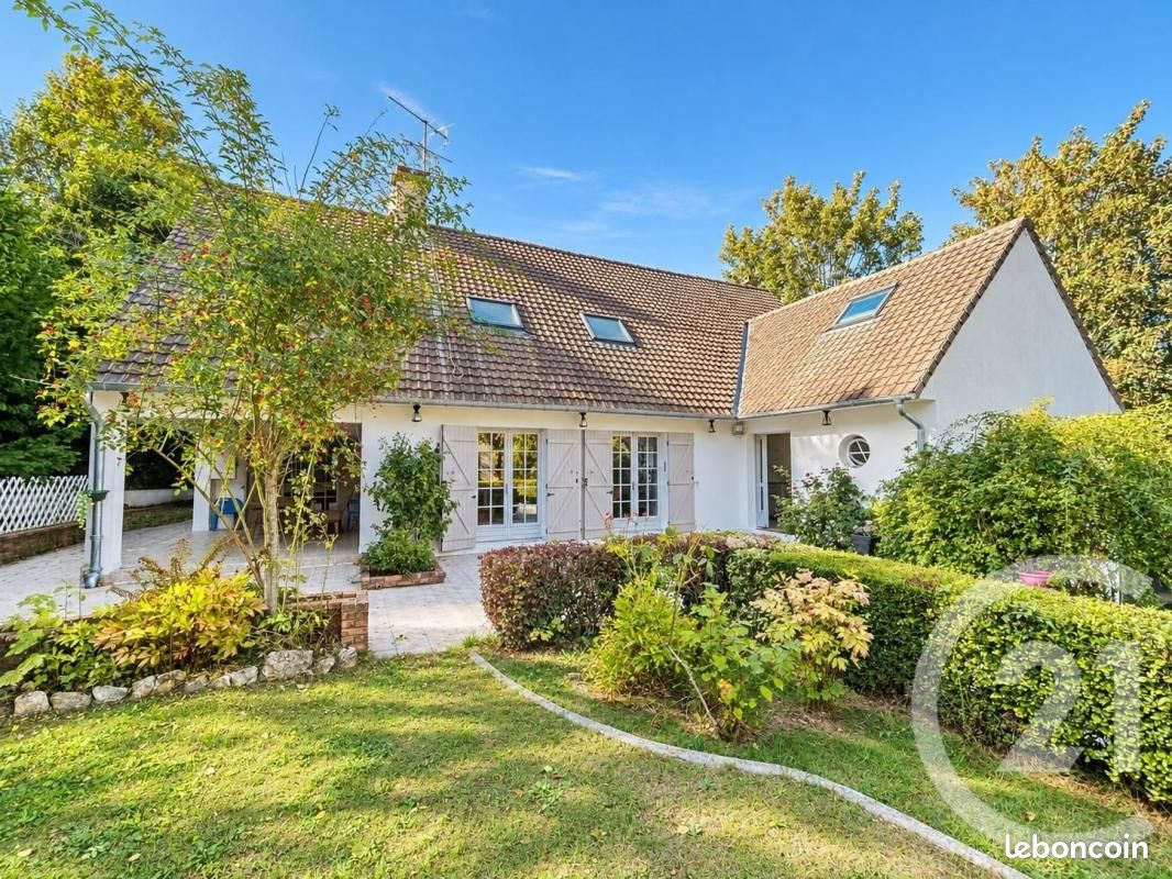 Maison 8 pièces 282 m² · à Nerville-la-Forêt · 282 m² · 531 000 €