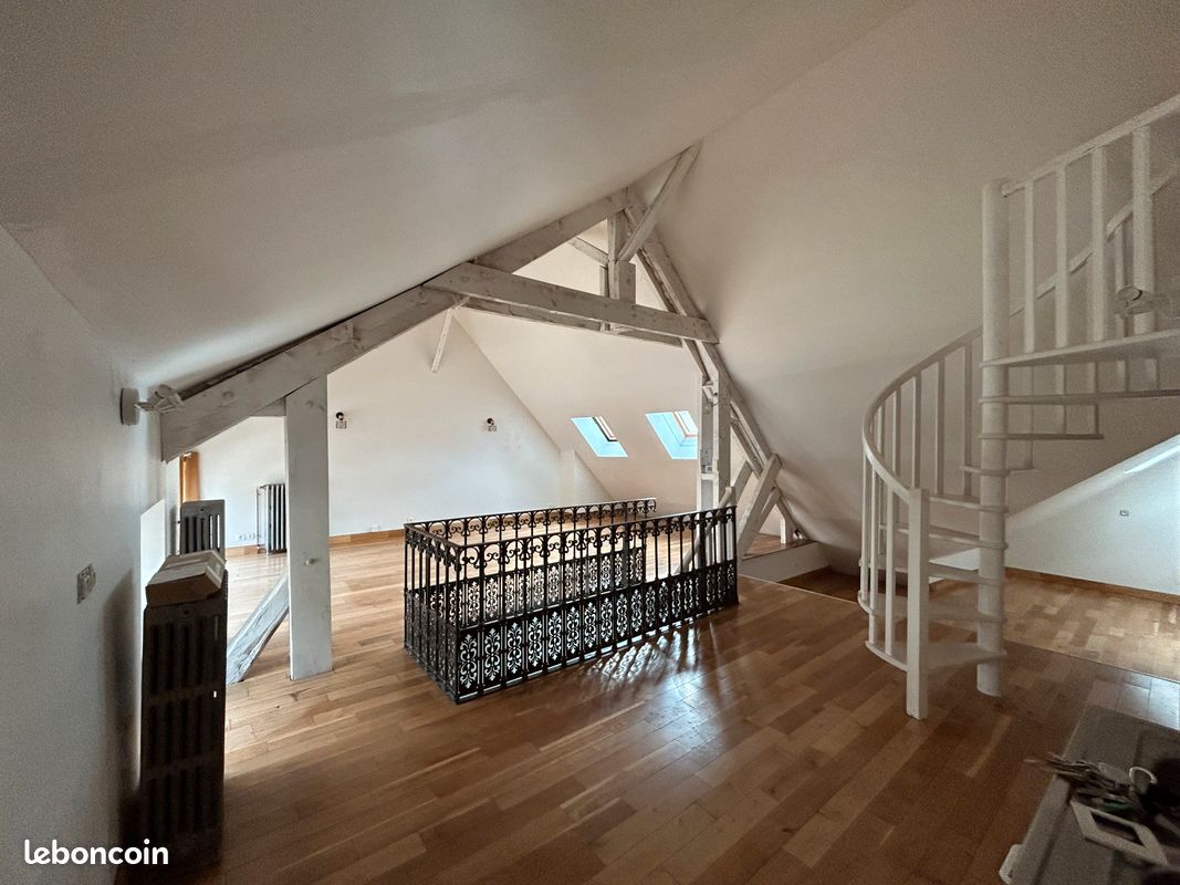 Maison 4 pièces 160 m² · à Gy-l'Évêque · 160 m² · 820 €