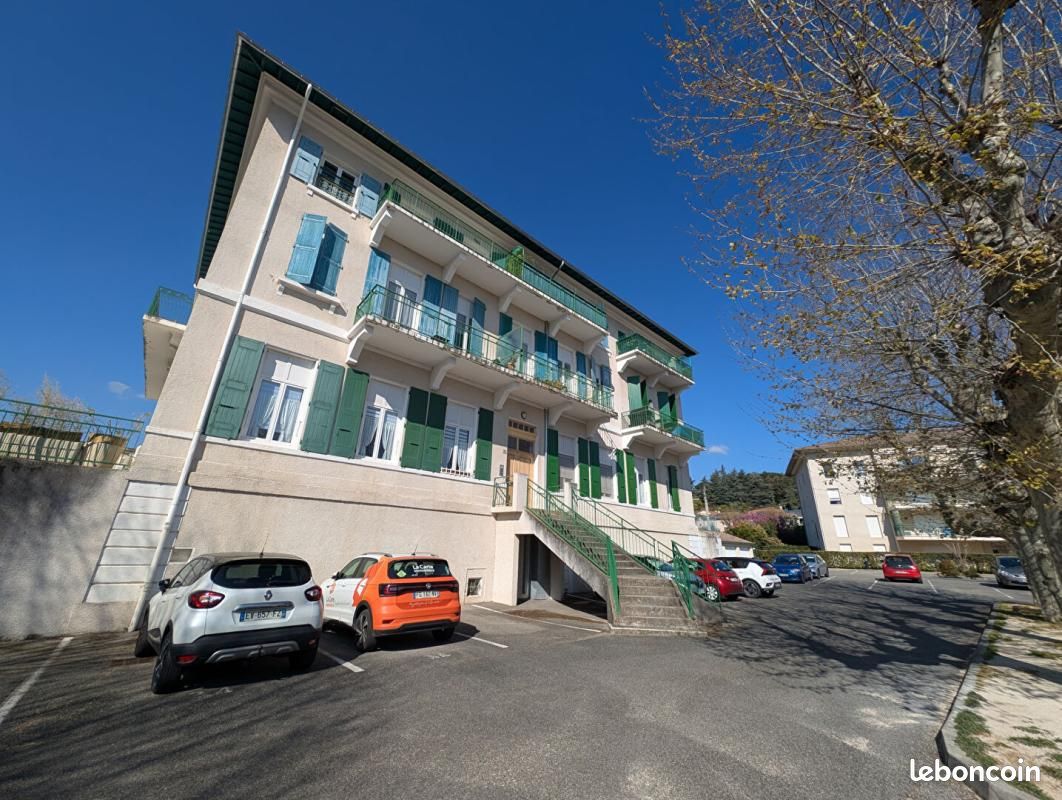 Appartement 3 pièces 114 m² · à Saint-Péray · 114 m² · 990 €