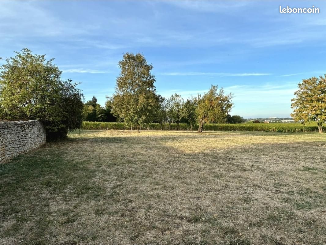 Terrain 1 300 m² Vinzelles · 145 000 €