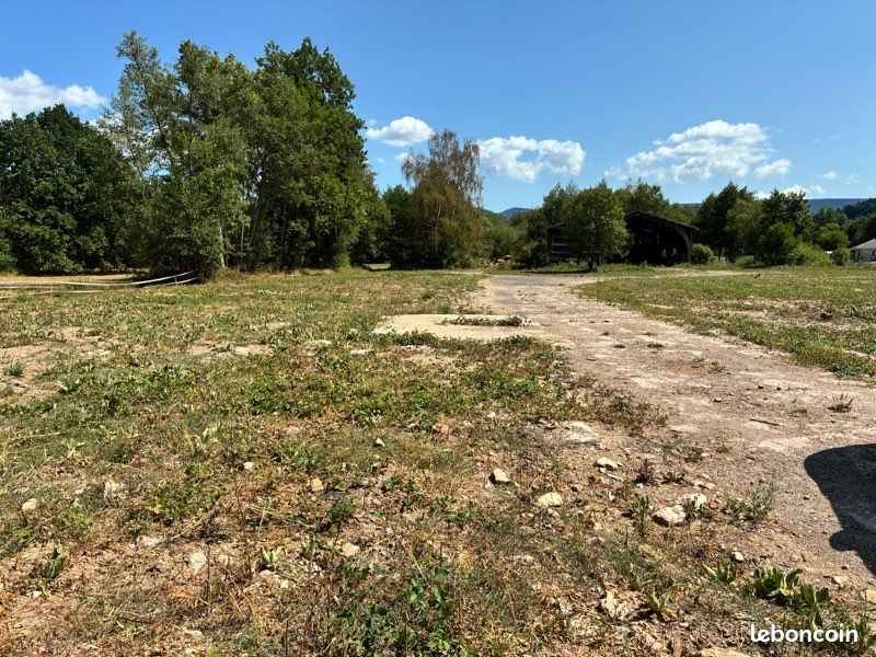 Grand terrain ensoleillé au calme · à Raves · 65 000 €