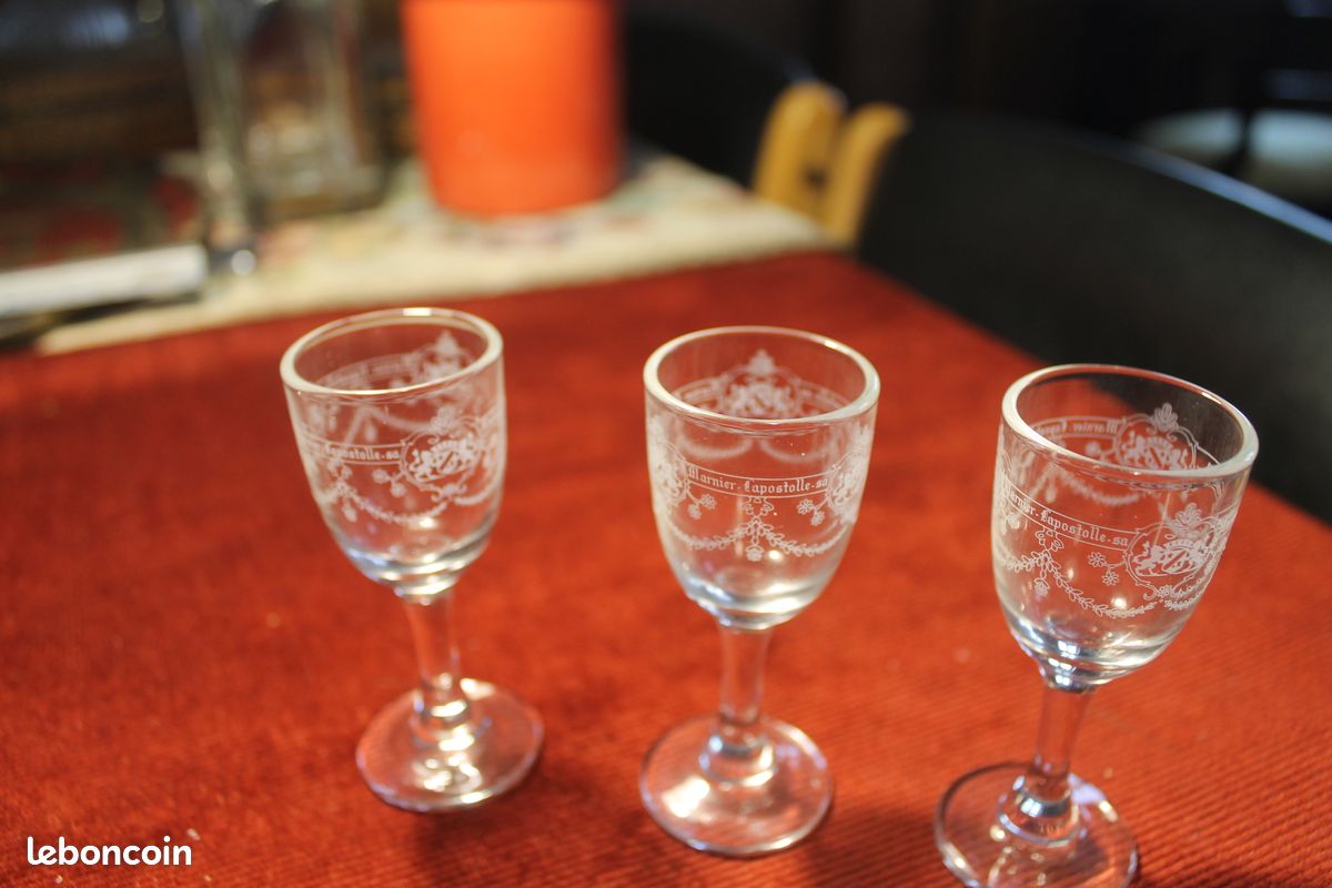 Lot de 3 Ancien petit verre marnier lapostolle en cristal (image 2)